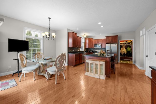 4220 E 48TH Street, Davenport, IA 52807