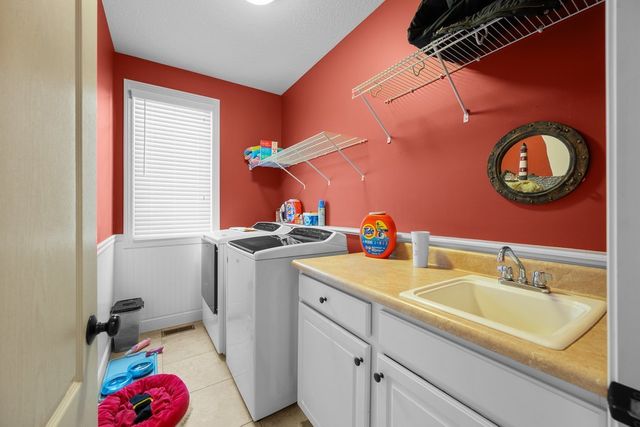 4220 E 48TH Street, Davenport, IA 52807