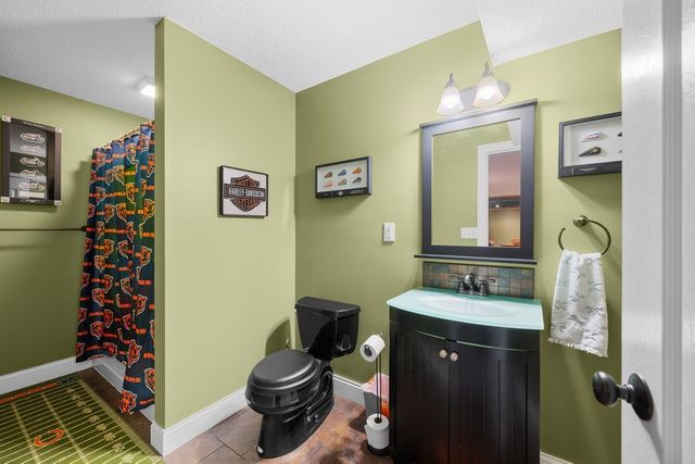 4220 E 48TH Street, Davenport, IA 52807