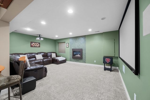 4220 E 48TH Street, Davenport, IA 52807