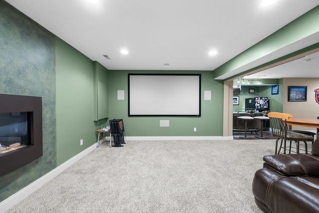 4220 E 48TH Street, Davenport, IA 52807