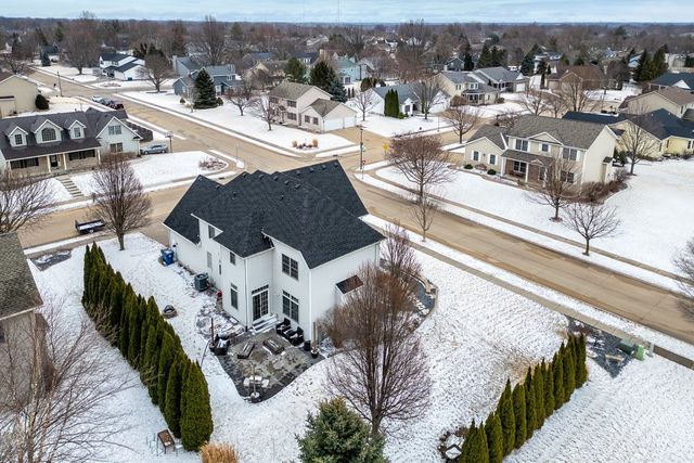 4220 E 48TH Street, Davenport, IA 52807