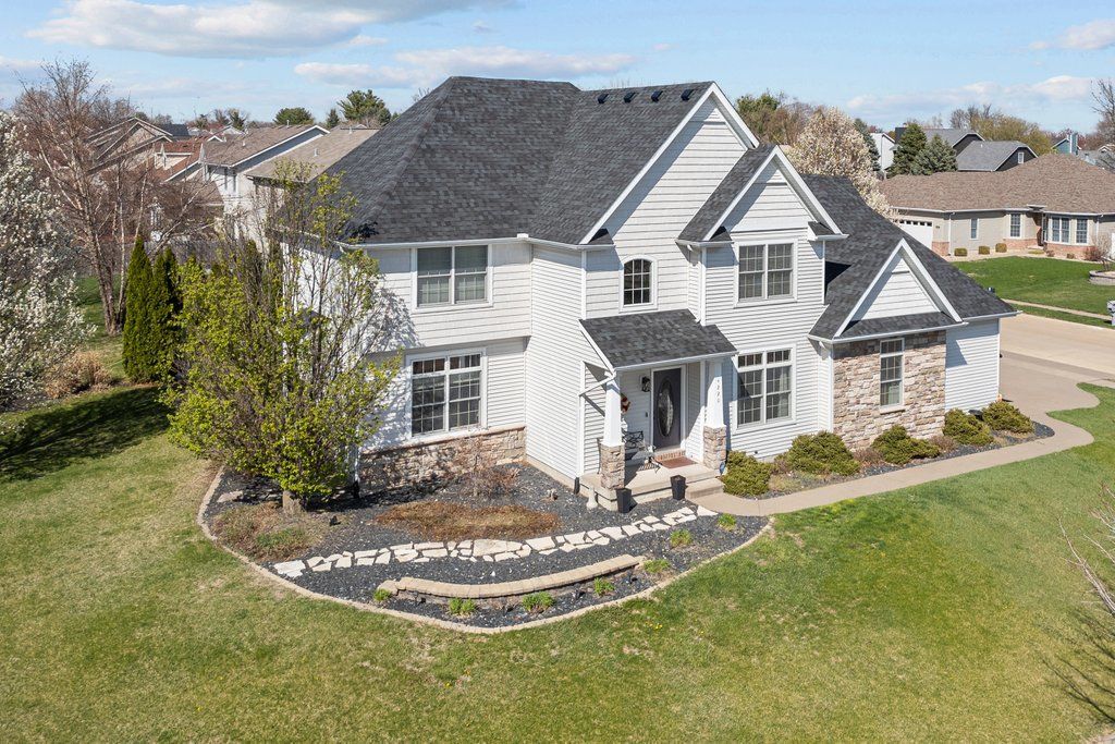 4220 E 48TH Street, Davenport, IA 52807