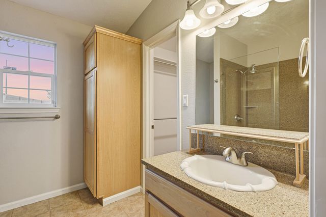 2287 Stallion Street SW, Los Lunas, NM 87031