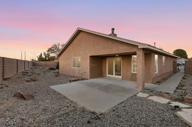2287 Stallion Street SW, Los Lunas, NM 87031
