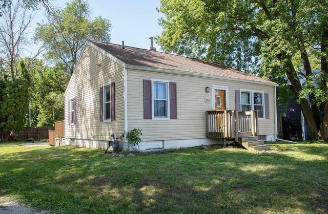 2713 Center Street, Cedar Falls, IA 50613