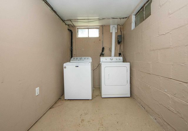 2713 Center Street, Cedar Falls, IA 50613