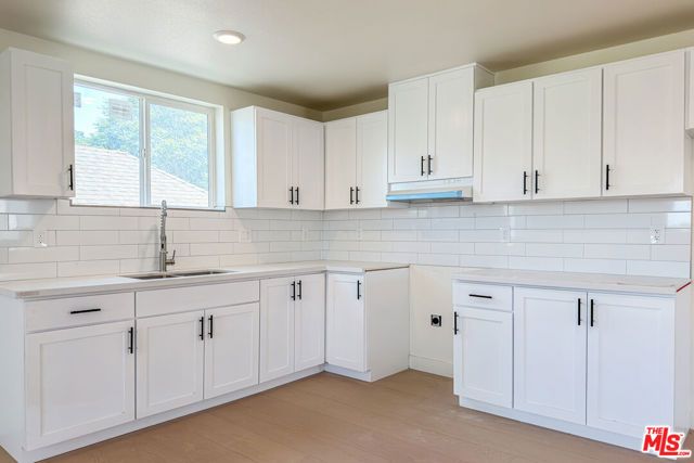 732 E 52nd Street, Los Angeles, CA 90011