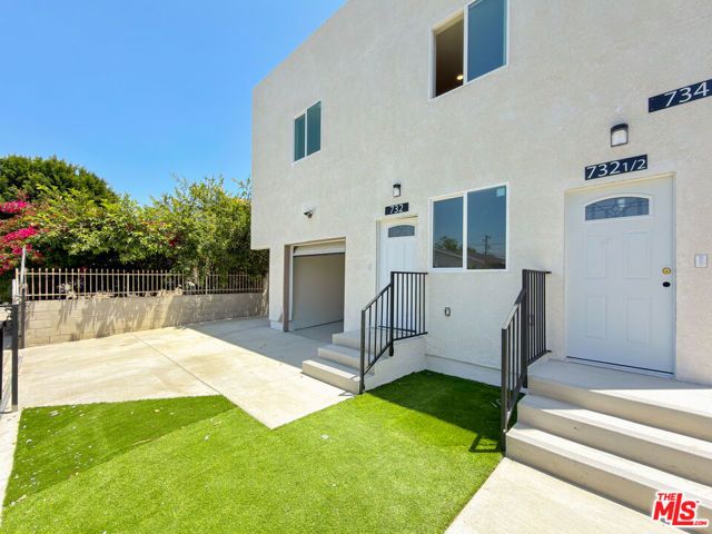 732 E 52nd Street, Los Angeles, CA 90011