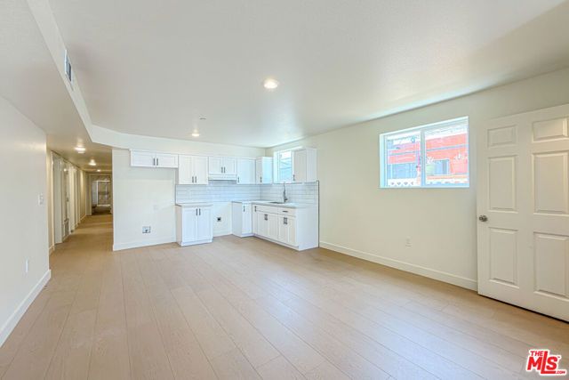 732 E 52nd Street, Los Angeles, CA 90011