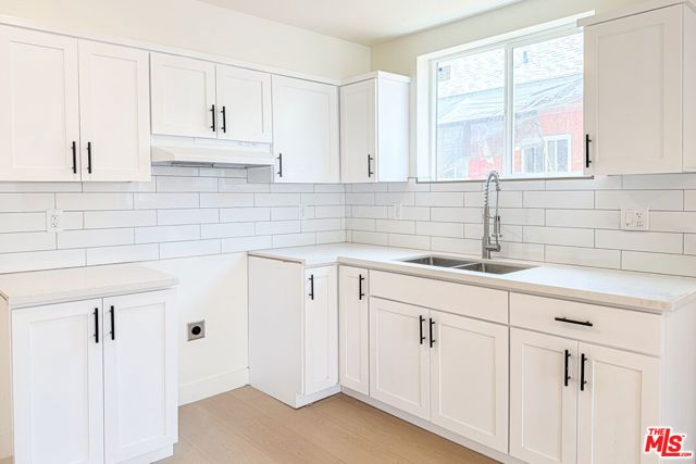 732 E 52nd Street, Los Angeles, CA 90011