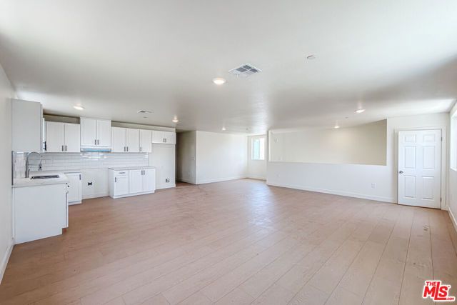 732 E 52nd Street, Los Angeles, CA 90011