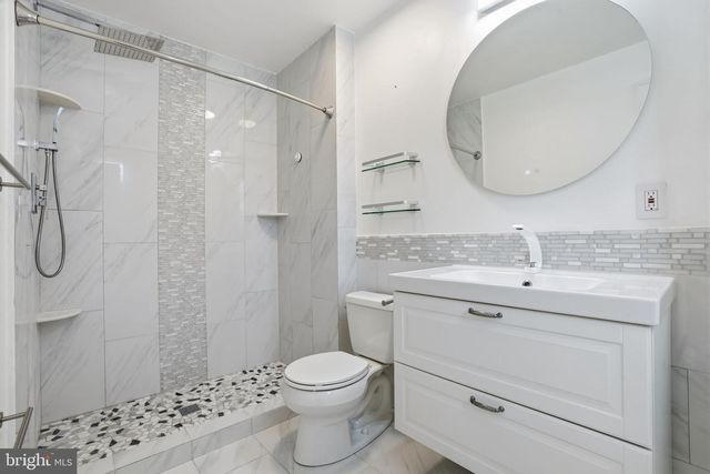 710 TROWBRIDGE DR, Southampton, PA 18966