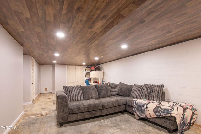 19201 Moulin Street, Abingdon, VA 24210