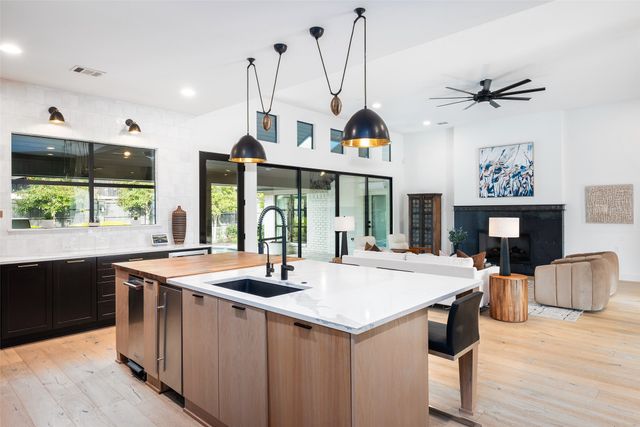 10652 Les Jardins Drive, Dallas, TX 75229