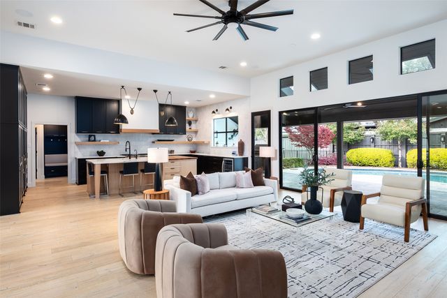 10652 Les Jardins Drive, Dallas, TX 75229