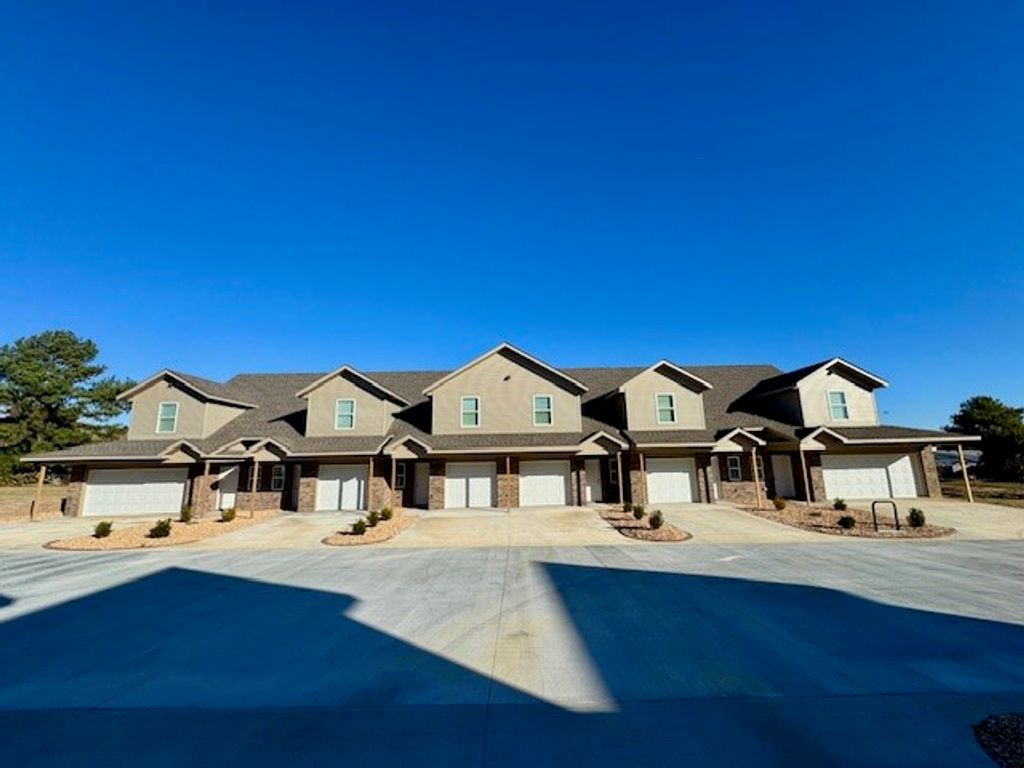 2801 W Mockingbird Lane, Rogers, AR 72756