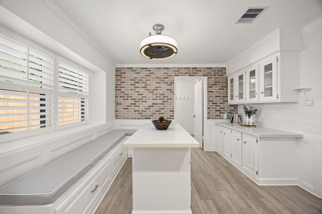 10106 Inwood Drive, Houston, TX 77042
