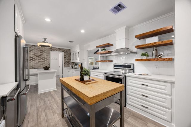 10106 Inwood Drive, Houston, TX 77042