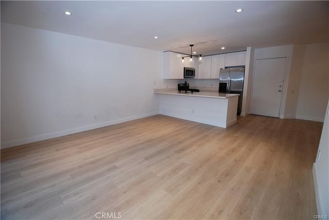 6820 Remmet, Canoga Park, CA 91303