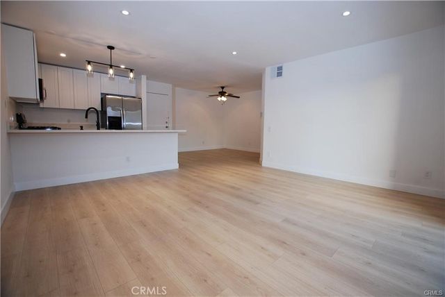 6820 Remmet, Canoga Park, CA 91303