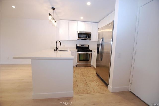 6820 Remmet, Canoga Park, CA 91303