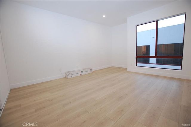 6820 Remmet, Canoga Park, CA 91303