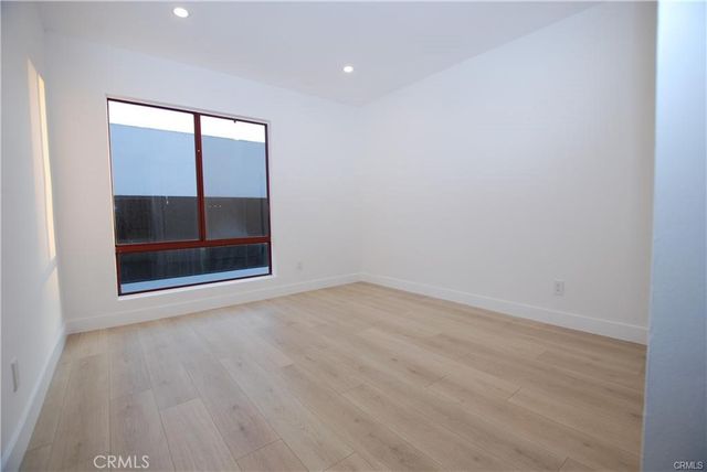 6820 Remmet, Canoga Park, CA 91303