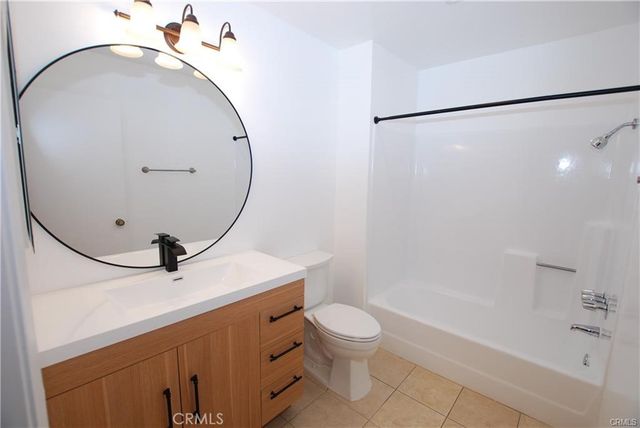 6820 Remmet, Canoga Park, CA 91303