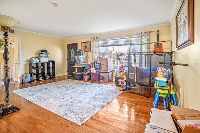 3846 Maywood Drive S, Fresno, CA 93703