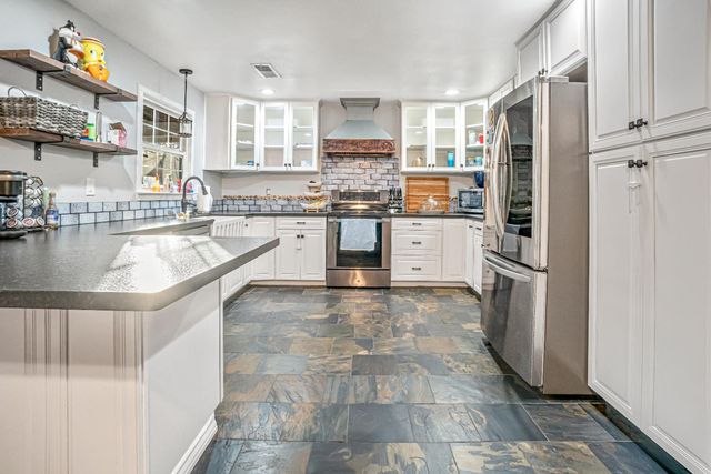 3846 Maywood Drive S, Fresno, CA 93703