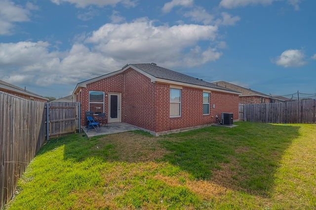 2720 Furlong Drive, Grand Prairie, TX 75051