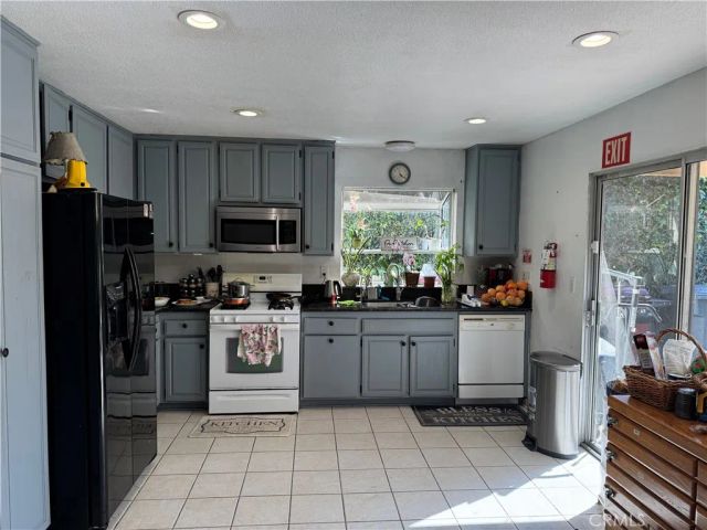6217 Anastasia, Simi Valley, CA 93063