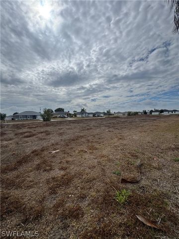 313 NW 4th TER, Cape Coral, FL 33993