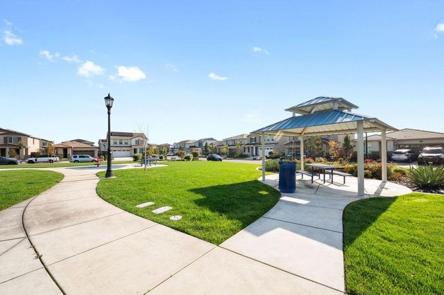 10024 Mont Blanc Ln, Stockton, CA 95219