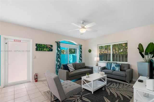 1633 Tyler St, Hollywood, FL 33020