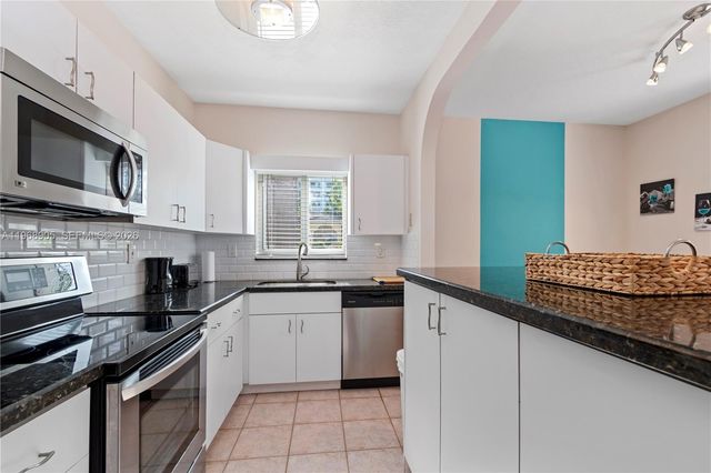 1633 Tyler St, Hollywood, FL 33020