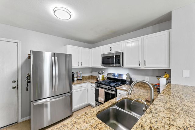 290 Jack Rabbit LN, Buda, TX 78610