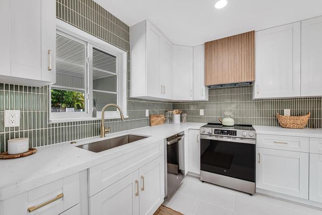 1201 N Palmway, Lake Worth Beach, FL 33460