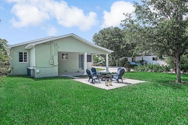 1201 N Palmway, Lake Worth Beach, FL 33460