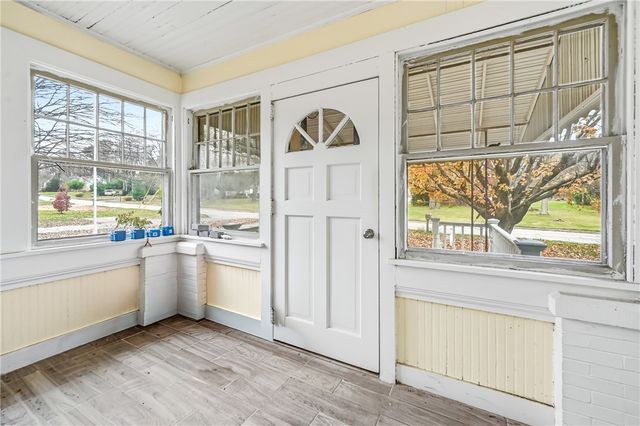 651 N Buhl Farm Dr, Hermitage, PA 16148