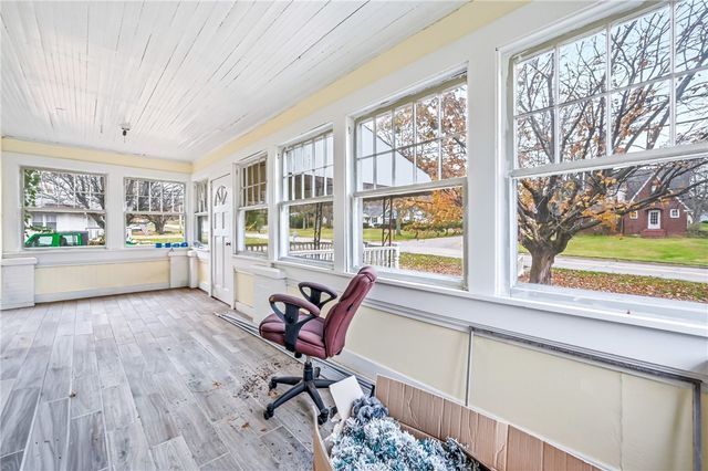 651 N Buhl Farm Dr, Hermitage, PA 16148