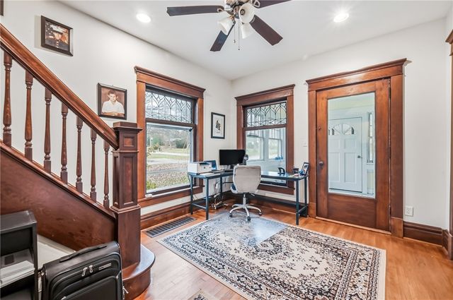 651 N Buhl Farm Dr, Hermitage, PA 16148