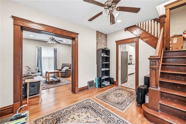 651 N Buhl Farm Dr, Hermitage, PA 16148