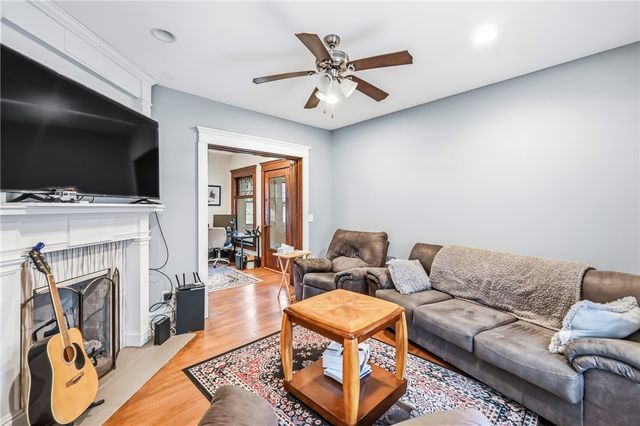 651 N Buhl Farm Dr, Hermitage, PA 16148