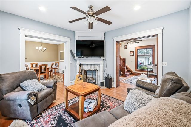 651 N Buhl Farm Dr, Hermitage, PA 16148