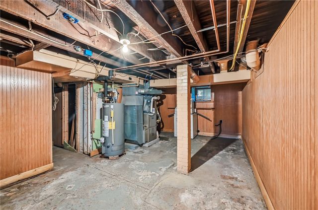 651 N Buhl Farm Dr, Hermitage, PA 16148