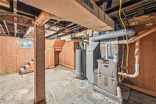 651 N Buhl Farm Dr, Hermitage, PA 16148