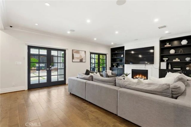 4469 Stern Ave, Sherman Oaks, CA 91423