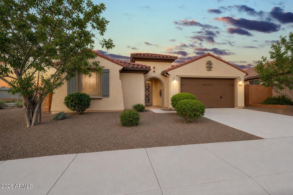 Image 5 of property listing at 21375 N 260th Drive, Buckeye, AZ 85396